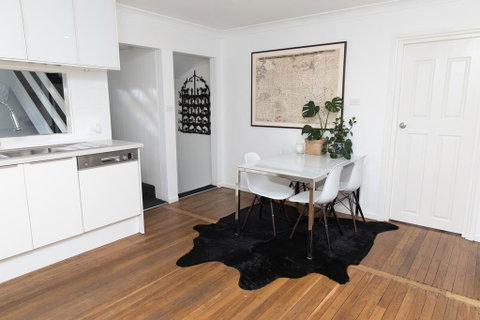 White Beach Cottage - Dentist Find 2