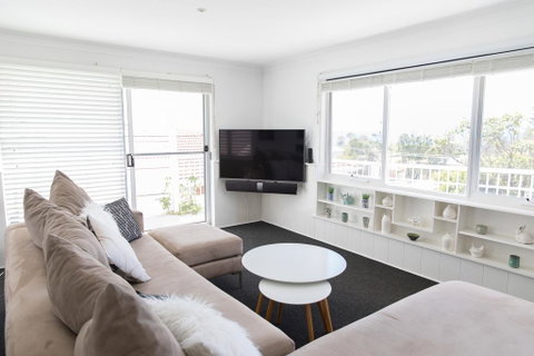 White Beach Cottage - Dentist Find 3