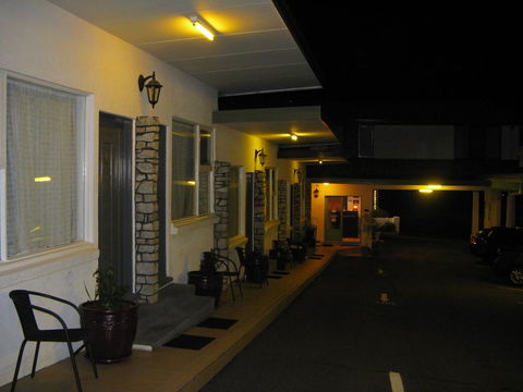 White Manor Motel - Dentist Search 0
