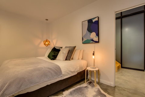 White Room Apartments - Dentist Find 1