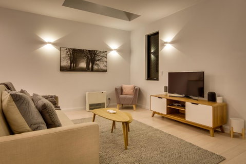White Room Apartments - Dentist Find 2