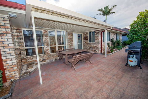 Whitesands Road, Unit 2/12 - Dentist Find 2