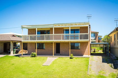 Williams Wonder - Large Beach House - Dentist Find 0