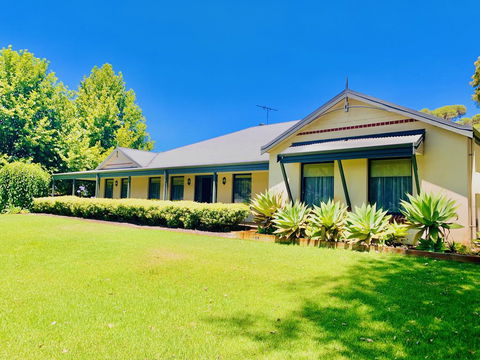 Willow Lodge - Dentist Find 0