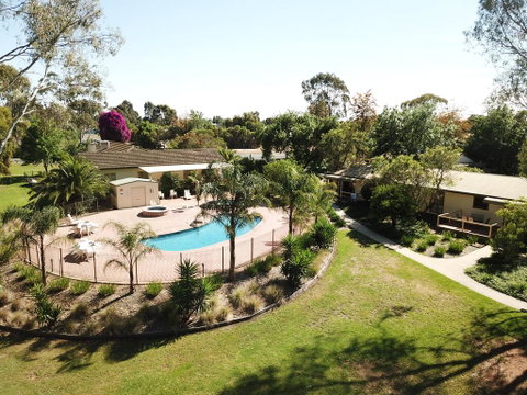 Winbi River Resort Holiday Rentals - Dentist Find 3