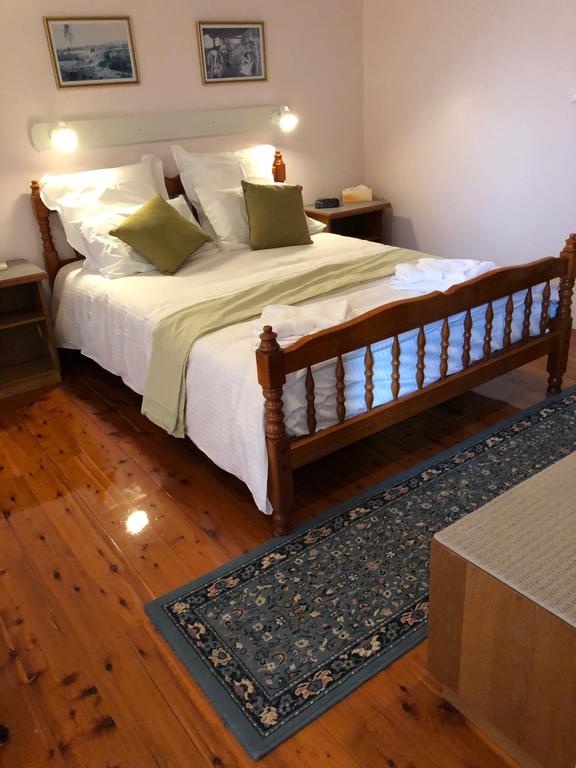 Wine Country drive Guest House
