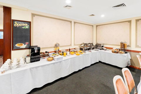 WM Hotel Bankstown - Dentists Australia 3