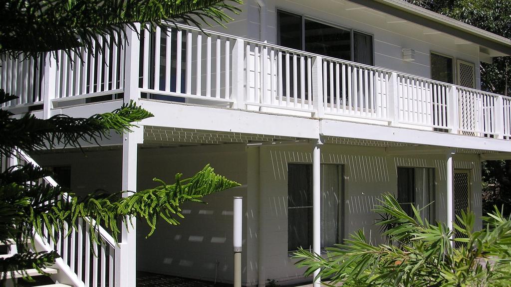 Wonky Pine Beach House NARRWALLEE- 4 bedroom