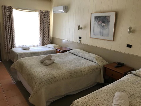 Woodmans Hill Motel - Dentist Find 2
