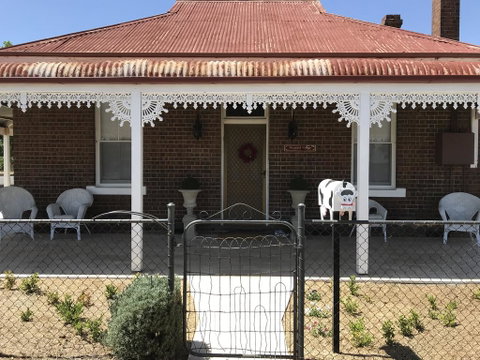 Woodstock Cottage - Dentist Find 0