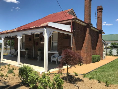 Woodstock Cottage - Dentist Find 2
