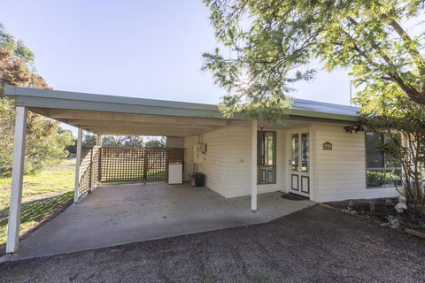 Woongara Cottage - Pet Friendly Country Retreat - Dentist Find 3