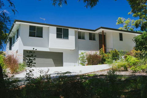 YARINGA - Retreat Style Accomodation With Swimming Pool - Dentists Australia 1