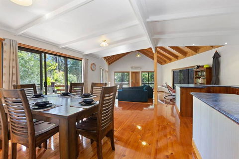 YARRABEE - The Perfect Getaway! - Dentist Find 0