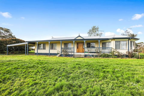 Yarragon 4 Bedroom House In Gippsland - Dentist Find 1