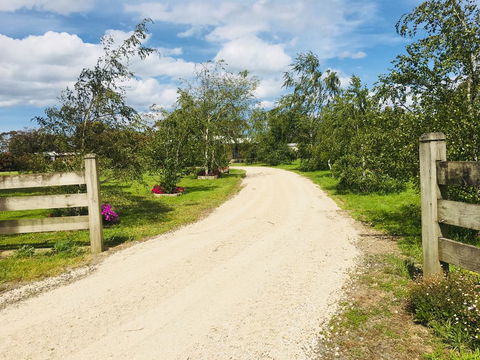 Yarragon 4 Bedroom House In Gippsland - Dentist Find 0