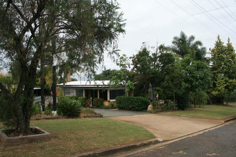 Yarraman Gardens Motel Queensland - Dentist Find 2