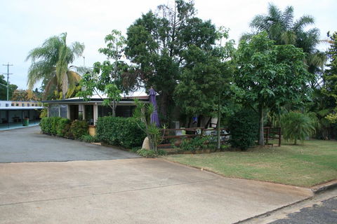 Yarraman Gardens Motel Queensland - Dentist Find 3