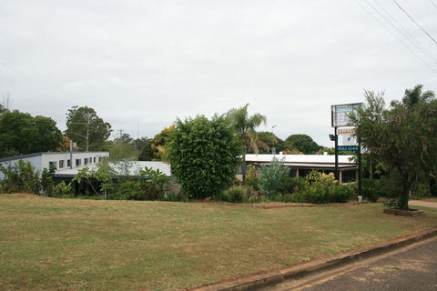 Yarraman Gardens Motel Queensland - Dentist Find 1