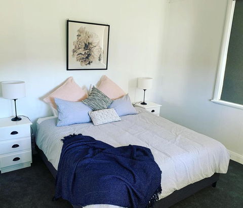 Yellow Door House Adelong - Dentist Find 2