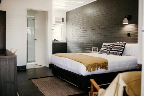 Yeppoon Surfside Motel - Dentist Find 1