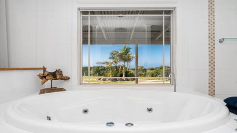 Your Luxury Escape - Byron Sunset Breeze - Dentists Australia 0
