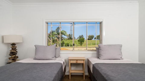 Your Luxury Escape - Byron Sunset Breeze - Dentists Australia 2