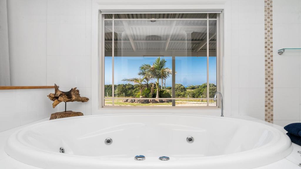Your Luxury Escape - Byron Sunset Breeze