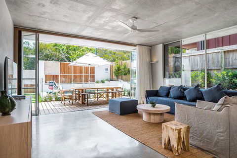 Your Luxury Escape - Driftwood Three At Clarkes Beach - Dentist Search 2