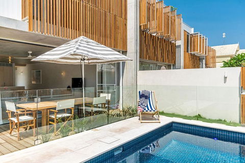 Your Luxury Escape - Driftwood Three At Clarkes Beach - Dentist Search 1