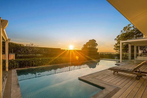 Your Luxury Escape - Trig Point - Dentist Search 2