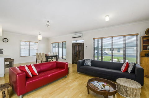 Zaahira House - Dentist Find 1