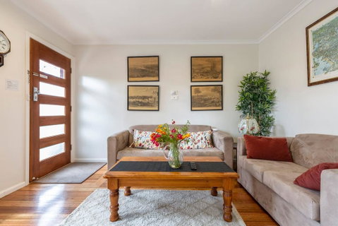 Spacious Bungalow5min Walk To Station5min To Box HillWiFiParking - Dentist Search 0