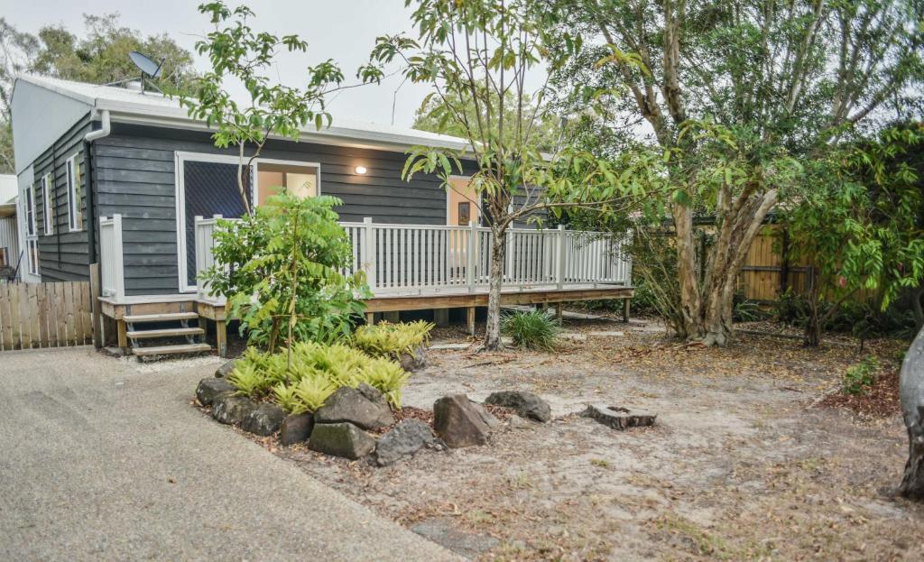 Currimundi Beach House - 1min to Currimundi Lake  Beach