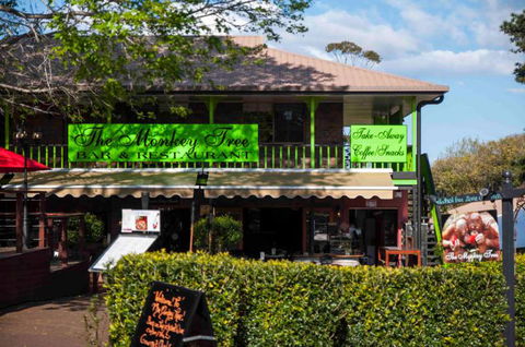 The Monkey Tree Bar & Restaurant - Dentist Find 3