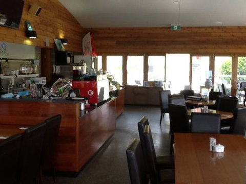 Fat Fish Beachfront Bistro - Dentist Search 3
