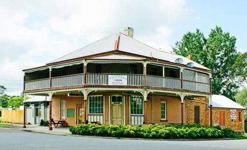 The Victoria Hotel Hinton - Dentist Find 0