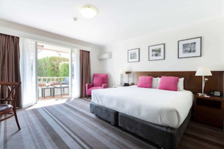 Mercure Canberra