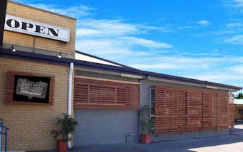 High Street Motor Inn