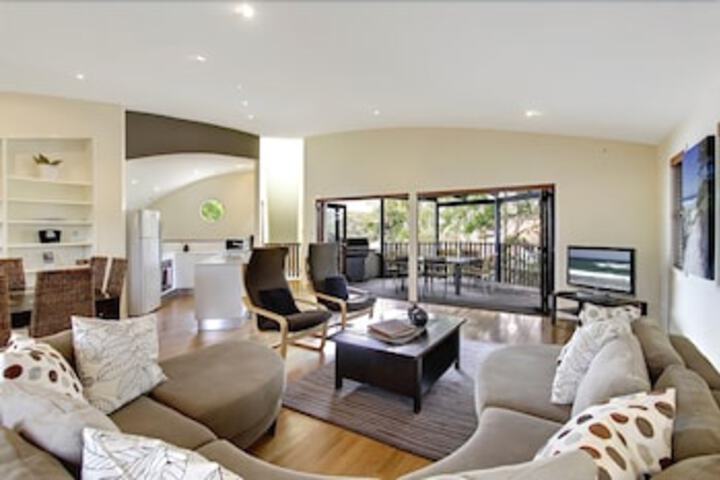 A PERFECT STAY - Beach House at Tallows
