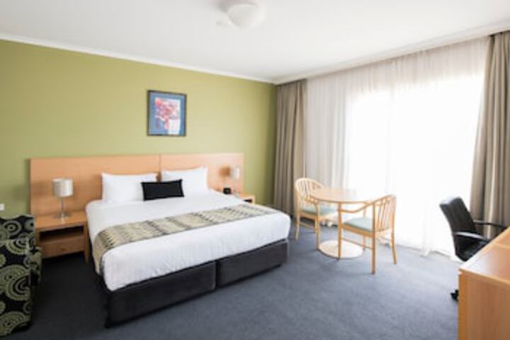 The Woden Hotel