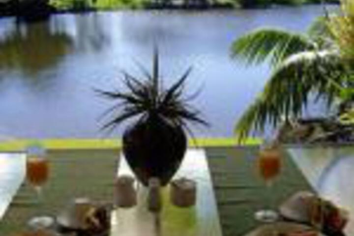 Alexander Lakeside Bed  Breakfast