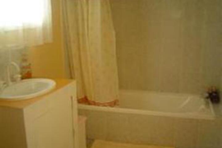 Coras Gypsum Cottage