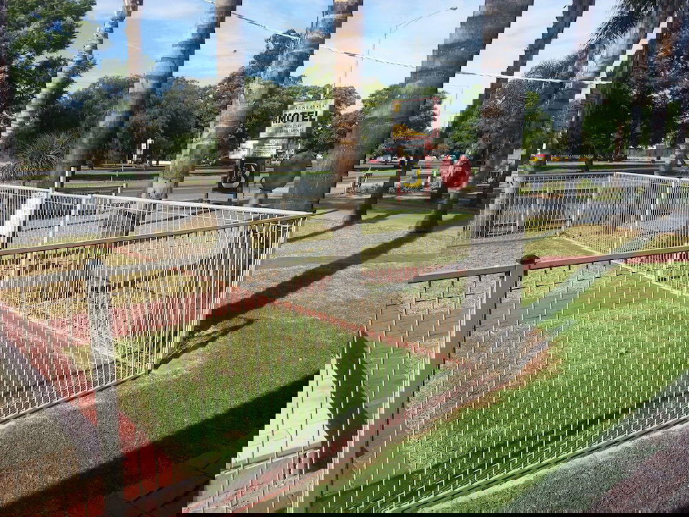 Sunraysia Motel  Holiday Apartments