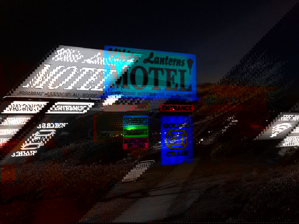 White Lanterns Motel