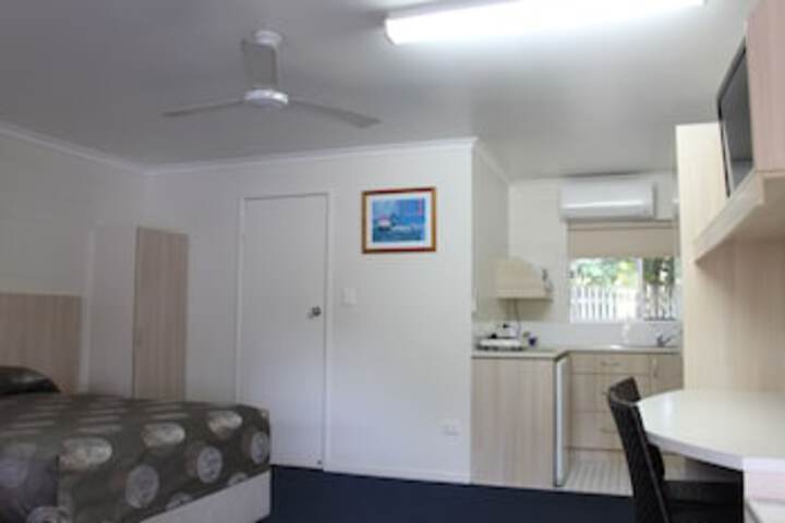 Mango Tree Motel