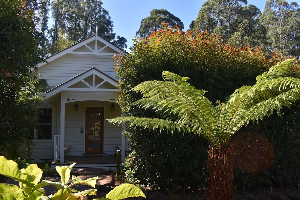 Gatehouse Cottage at Merrow Cottages - Mt Dandenong