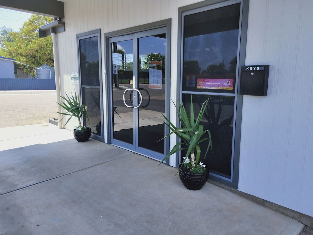 Oval Motel
