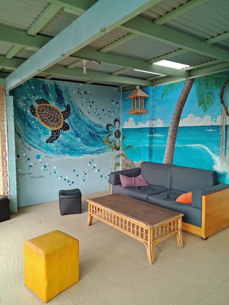 Ozzie Pozzie Backpackers - YHA