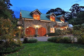 Mary Card's Coach House